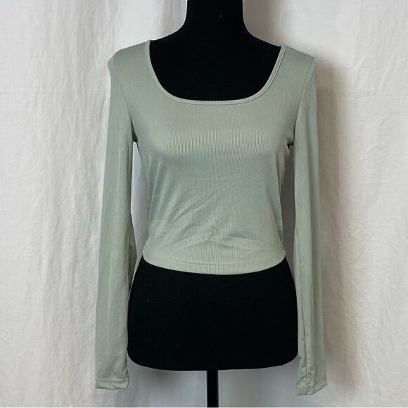 - #173 Bundle of four stretch knit crop tops - Picture 6 of 10